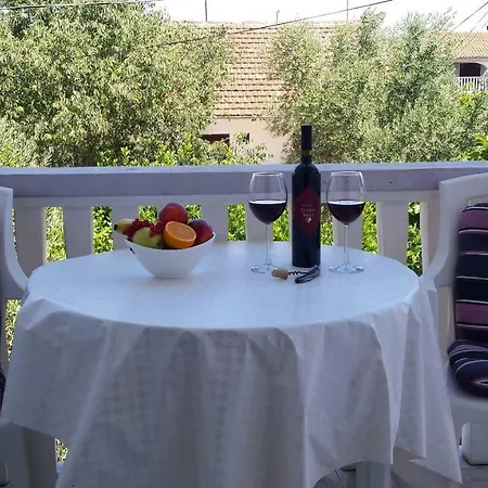 Lavanda דירה *